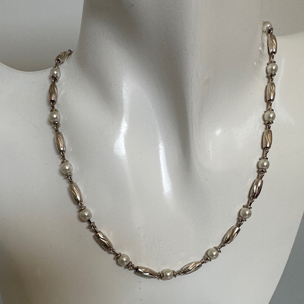 Elegant 925 sterling Silver and Pearl Necklace